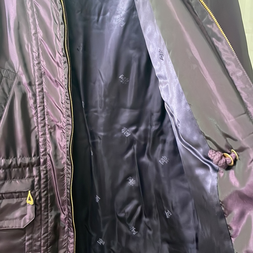 Escada - Picture 4 of 9